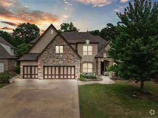 Building Photo - Stunning 5 bedroom 4.5 bath in Stonebrooke...