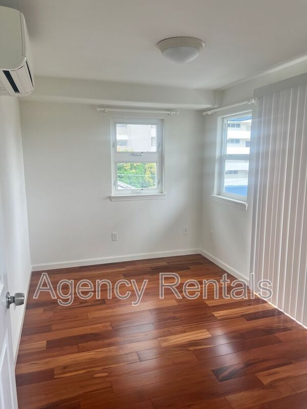 Building Photo - 948 Spencer St