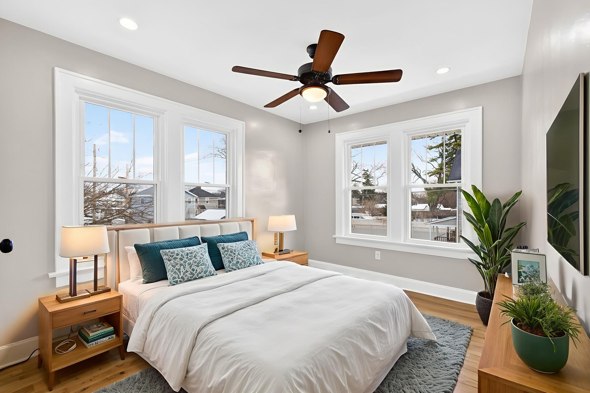 Building Photo - 1234 S Champion Ave