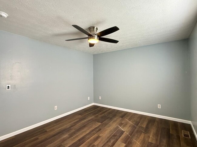 Building Photo - 275 Stone Dam Rd