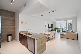 Building Photo - 950 Brickell Bay Dr