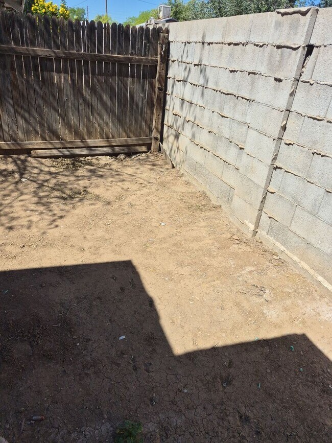 Building Photo - 65th Dr