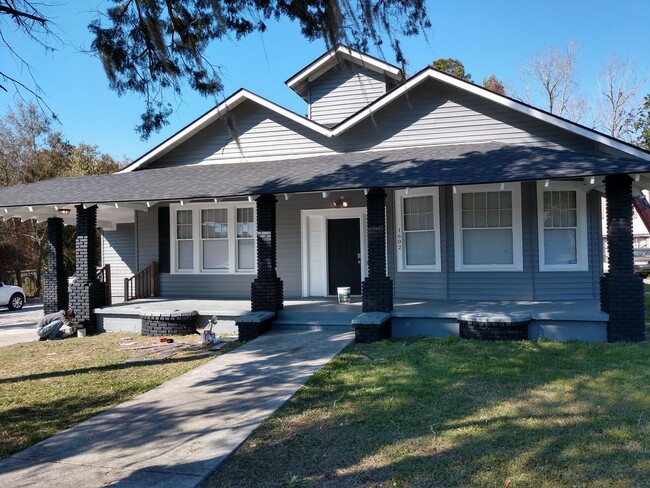 Building Photo - 1602