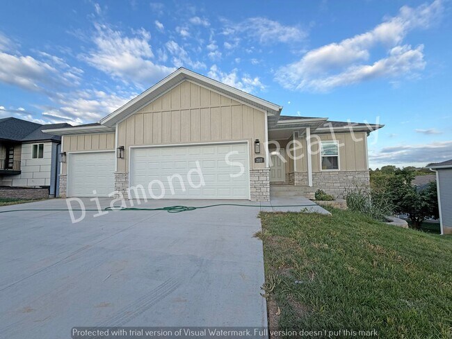 Building Photo - Brand New Build in Desirable Ozark Neighborhood!