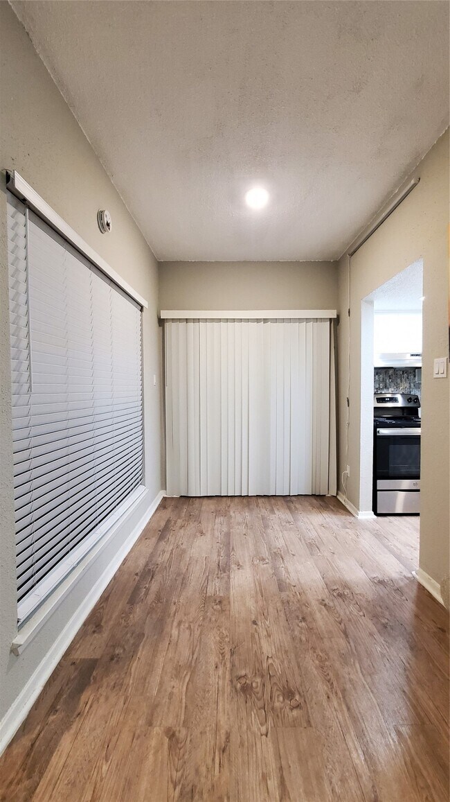 Building Photo - 3768 Tanglewilde St