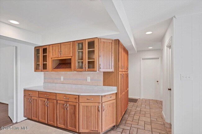 Building Photo - 60 Pine Lake Dr