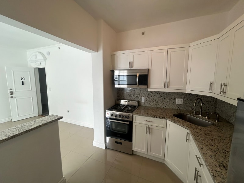 Building Photo - 445 Brazilian Ave