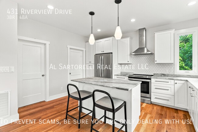 Building Photo - 431 Riverview Dr