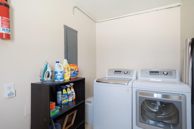 Building Photo - 72511 Theodora Ln