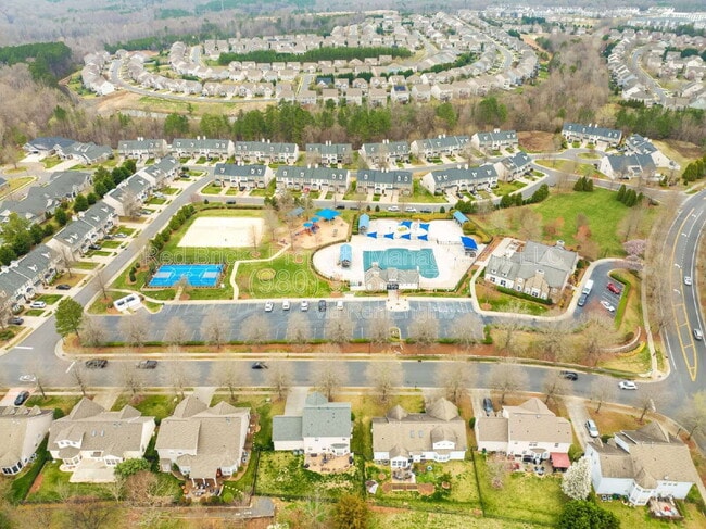 Building Photo - 9449 Glenburn Ln