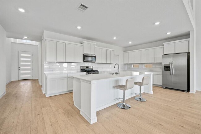 Building Photo - 1648 Tinnen House St