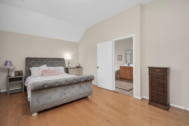 Building Photo - 3311 Raintree Village Dr