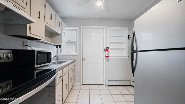 Building Photo - 43 Story St