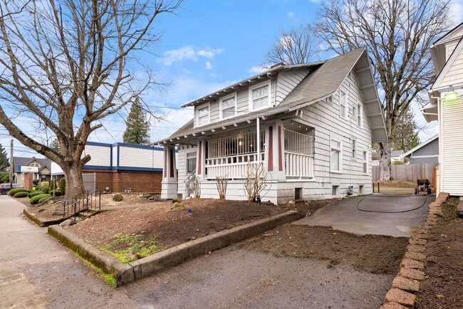 Building Photo - 5 Bedroom Home in Central Hollywood District