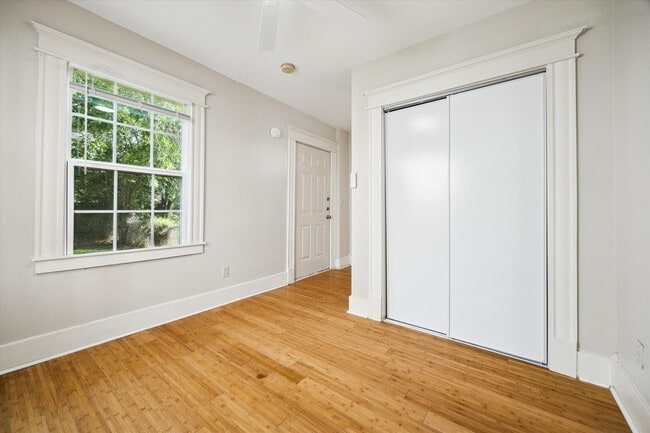 Building Photo - Heights Home for Rent! Move-in Ready
