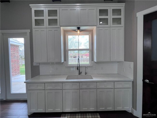 Building Photo - 5605 E Pecan Dr