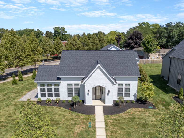 Building Photo - 1984 Ridgeview Rd