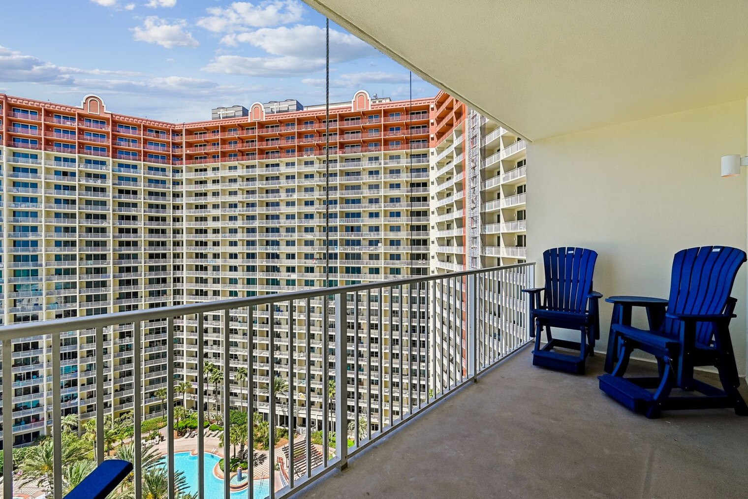 Building Photo - 9954 S Thomas Dr
