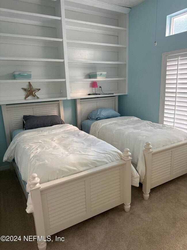 Building Photo - 264 Kingston Dr