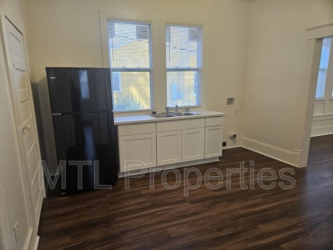 Building Photo - 238 E Moore St