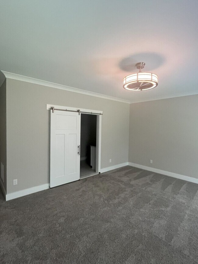 Building Photo - Luxury Townhouse in Summerfield NC
