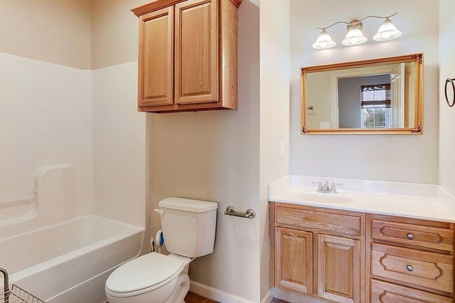 Building Photo - Arlington Trace 2BR/2.5BA Condo - Gated Co...