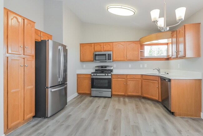 Building Photo - 390 Lombardy Cir