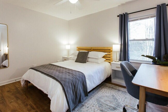 Building Photo - 672 Barber St