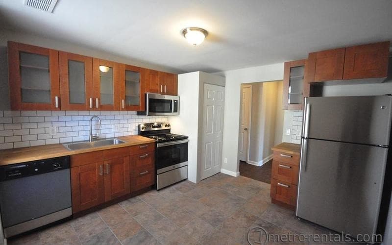 Building Photo - 452 W 3rd Ave