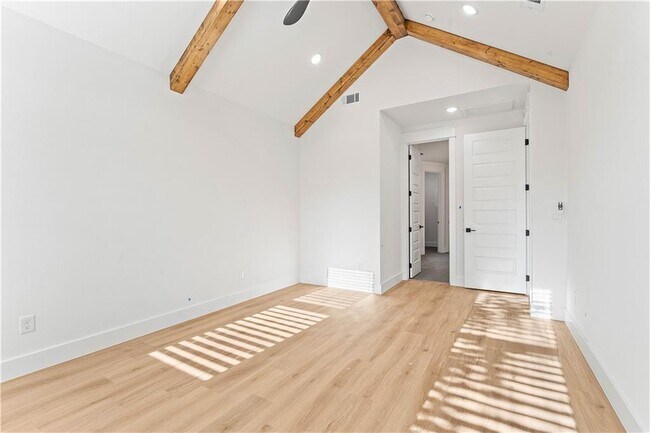 Building Photo - 2 Kolman Ln