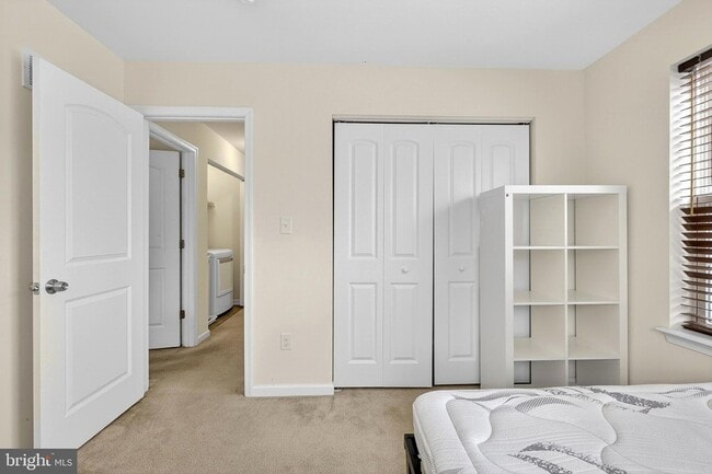 Building Photo - 48 Munro Rd