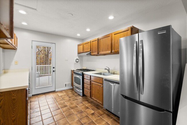 Building Photo - 3 Bed 3 Bath - Silver Spring Split Level -...