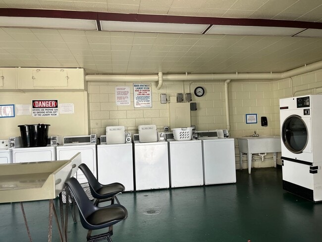 Building Photo - Mililani Area - Nahoa apts 2 bedrooms, 1 b...