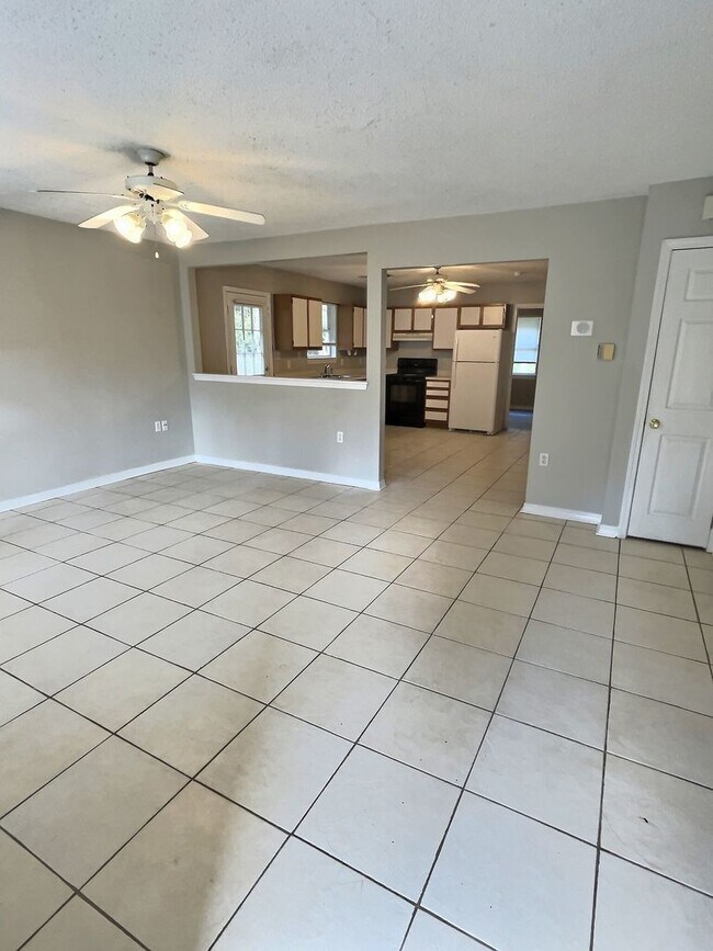 Building Photo - 8100-8104 Exchange St