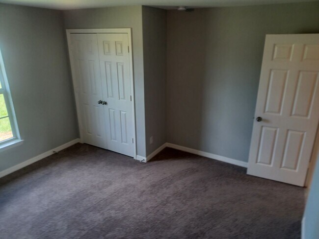 Building Photo - 417 SW 26th Ave