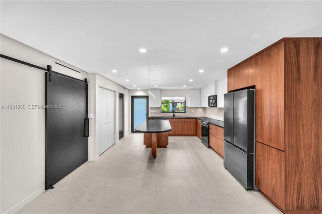 Building Photo - 2211 NE 122nd St