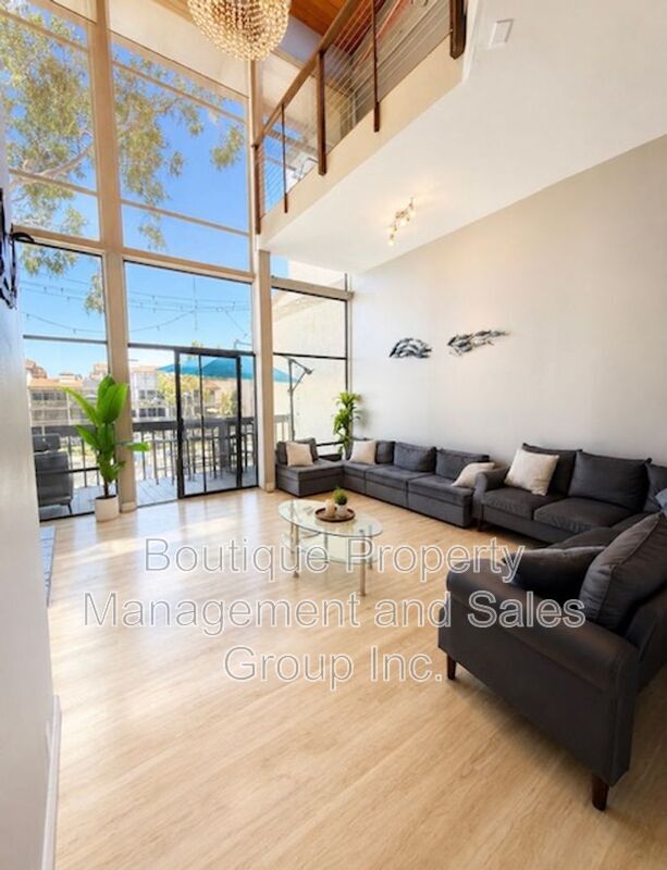 Building Photo - 7334 Marina Pacifica Dr N
