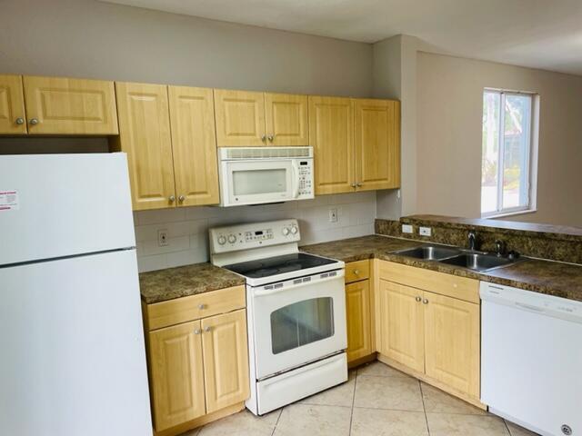 Building Photo - 3533 Sonoma Dr