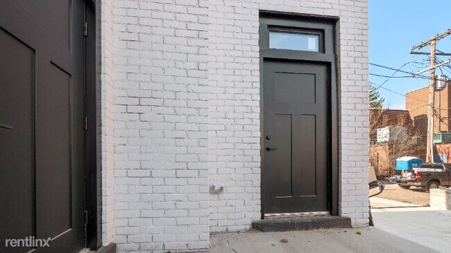 Building Photo - 7640 Kercheval Ave