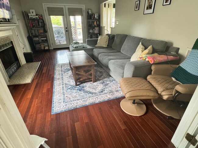 Building Photo - 3 bedroom/ 2.5 bathroom- Smithfield, VA