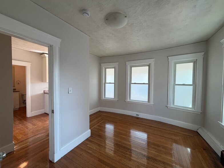 Building Photo - 441 Broadway