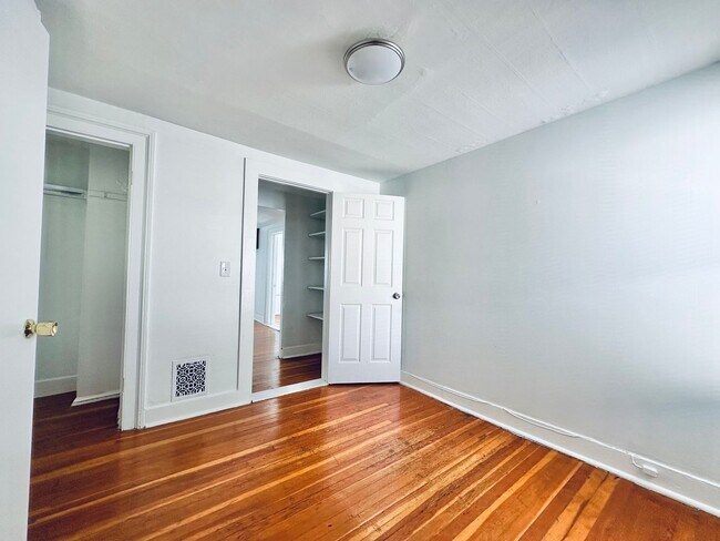 Building Photo - 175 Bradley St