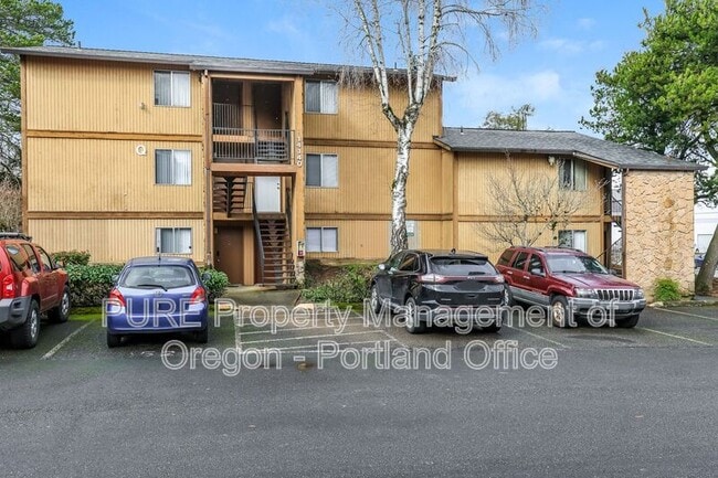 Building Photo - 14206 NE Sandy Blvd