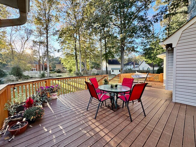 Building Photo - Fabulous 4-Bedroom Home w/2-Car Attached Garage! Dog Friendly - Screened Porch!