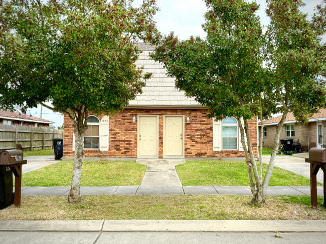 Building Photo - 3561 Kings Dr