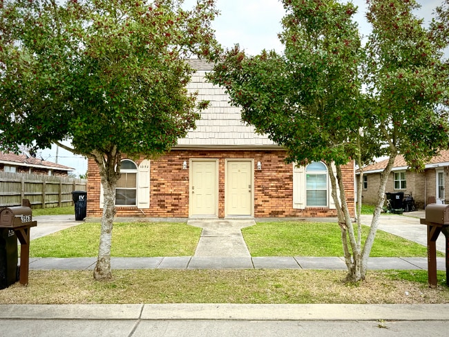 Building Photo - 3563 Kings Dr