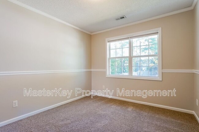 Building Photo - 105 Grandtree Ct