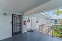 Building Photo - 725 Hummingbird Way