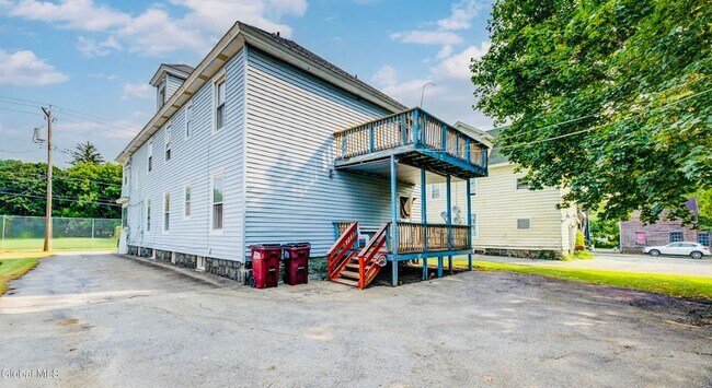 Building Photo - 205 W Fulton St