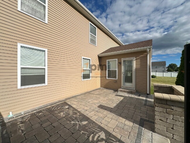 Building Photo - 1864 Westridge Dr